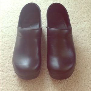 Dansko clogs size 40 narrow